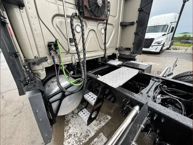 2022 Freightliner Cascadia 126