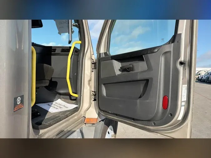 2023 Freightliner Cascadia 126