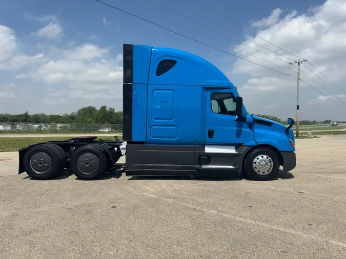 2023 FREIGHTLINER Cascadia 126ed6ba7a0e11ad1bb7f90590083a25ef6