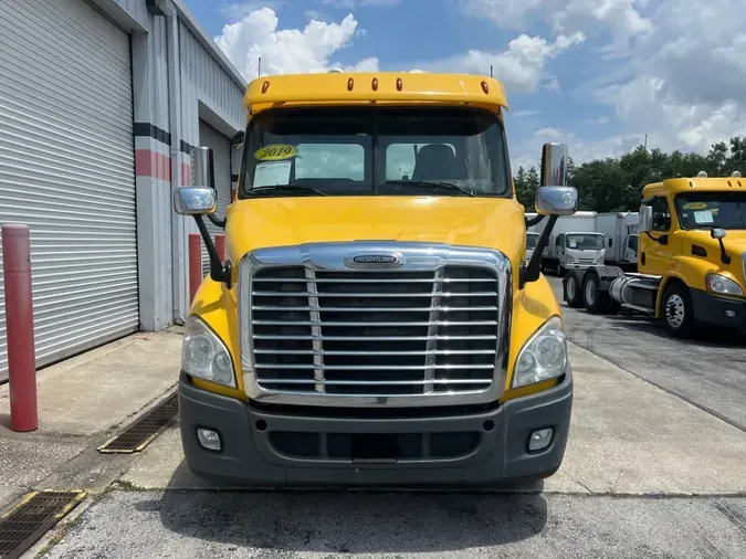 2019 FREIGHTLINER CASCADIA 113