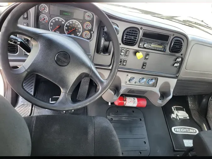 2017 FREIGHTLINER M2 106