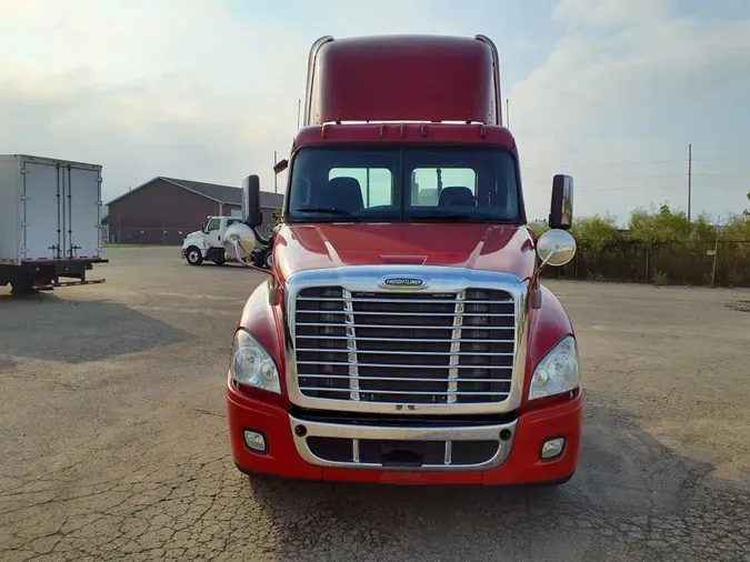 2013 FREIGHTLINER/MERCEDES CASCADIA 125