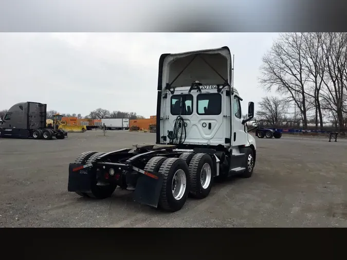 2020 Freightliner Cascadia 126