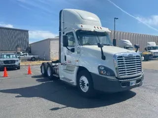 2016 FREIGHTLINER X12564ST