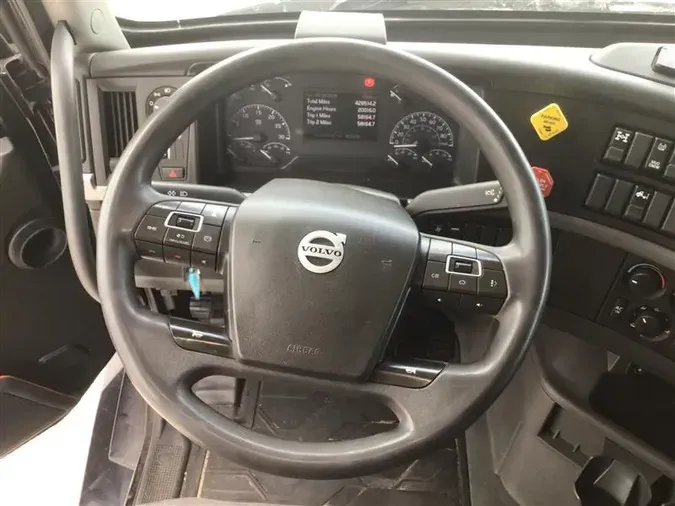2019 VOLVO VNL860
