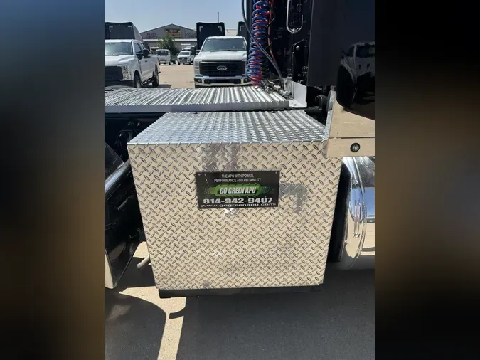 2022 Peterbilt 389
