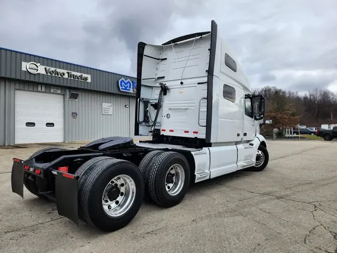 2021 VOLVO VNL64T760