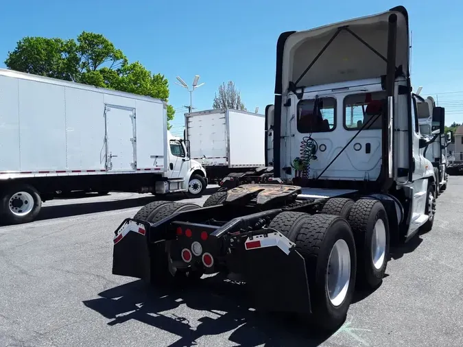 2019 FREIGHTLINER/MERCEDES CASCADIA 125