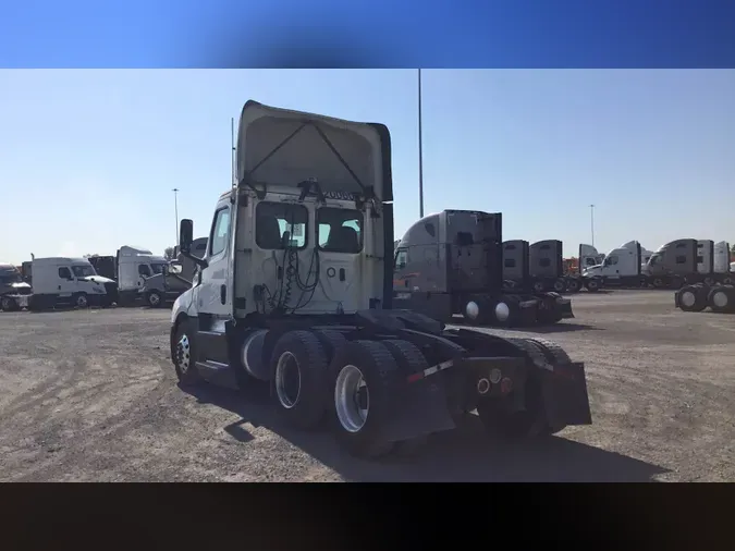 2020 Freightliner Cascadia 126