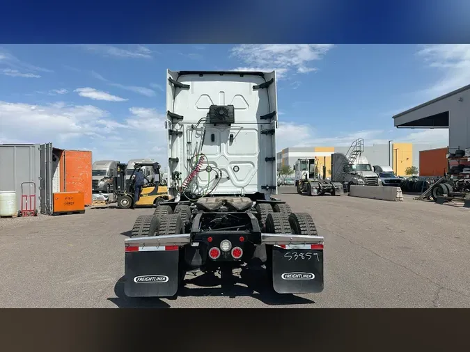 2023 Freightliner Cascadia 126
