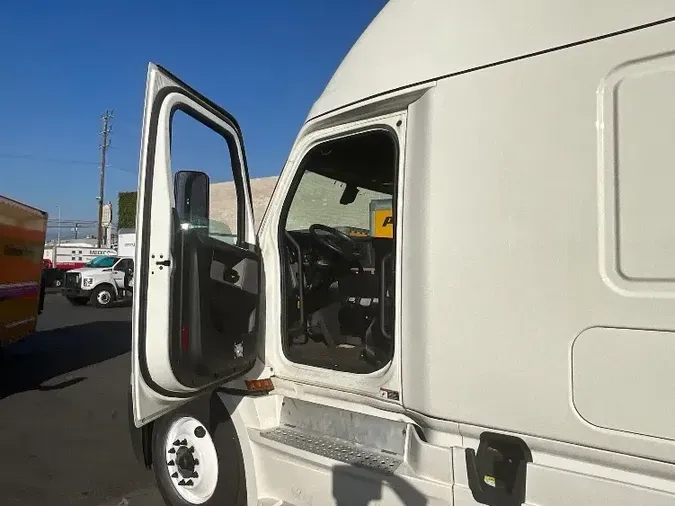 2019 Freightliner T12664ST