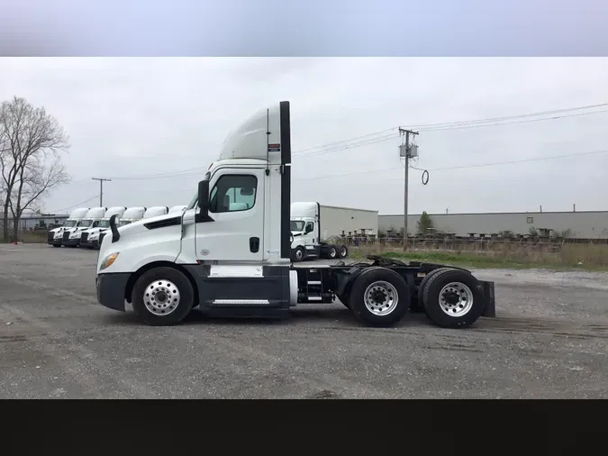 2019 Freightliner Cascadia 126