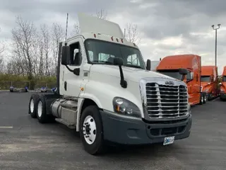 2017 FREIGHTLINER X12564ST