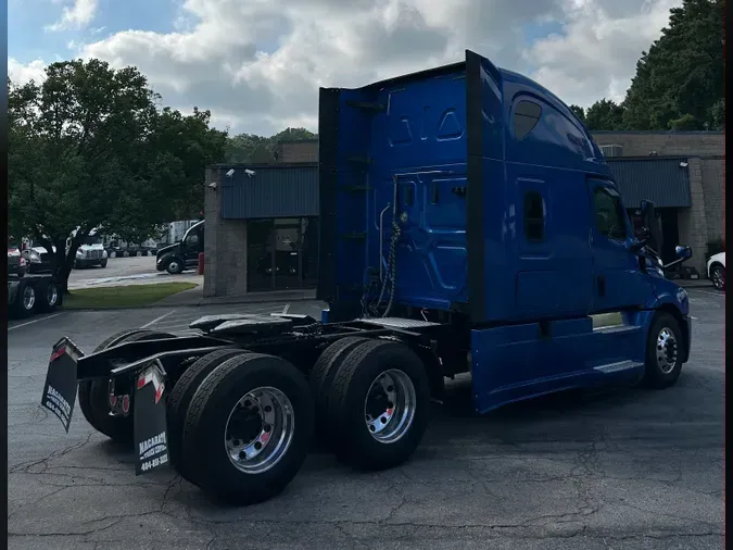 2020 Freightliner Cascadia 126