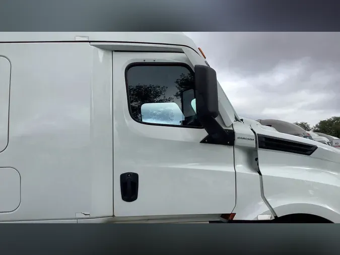 2022 Freightliner Cascadia 126