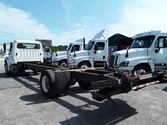 2017 FREIGHTLINER/MERCEDES M2 106