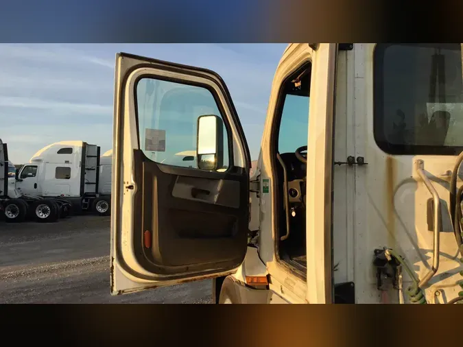 2020 Freightliner Cascadia 126ed8358f8a2c0420a3f6a5469756ce716