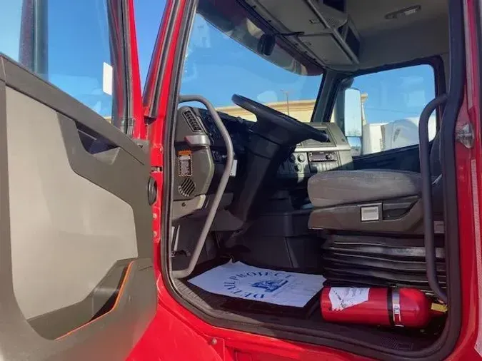 2020 Volvo VNR64T300