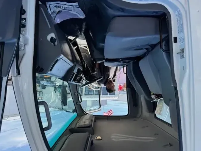 2022 Isuzu NPR-XD