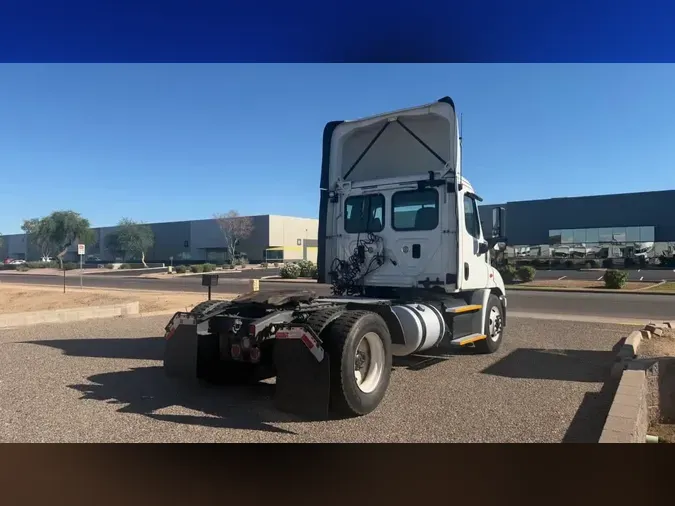 2017 FREIGHTLINER/MERCEDES CASCADIA 113