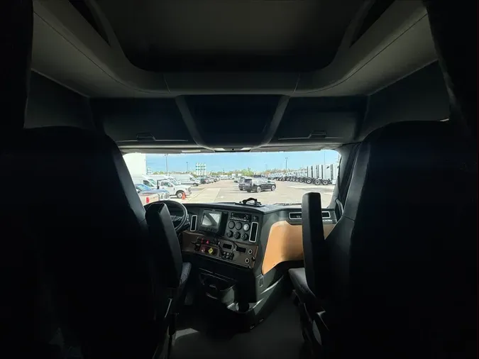 2023 Freightliner Cascadia 116