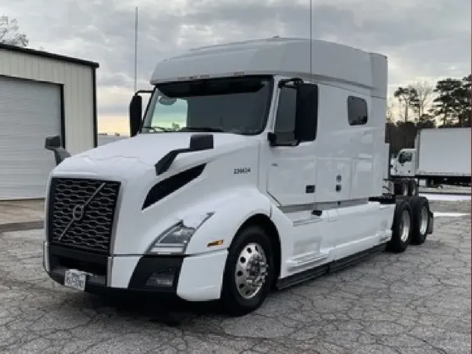 2020 VOLVO VNL64T740