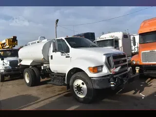 2013 FORD F750