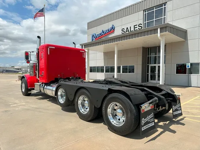 2017 PETERBILT 389