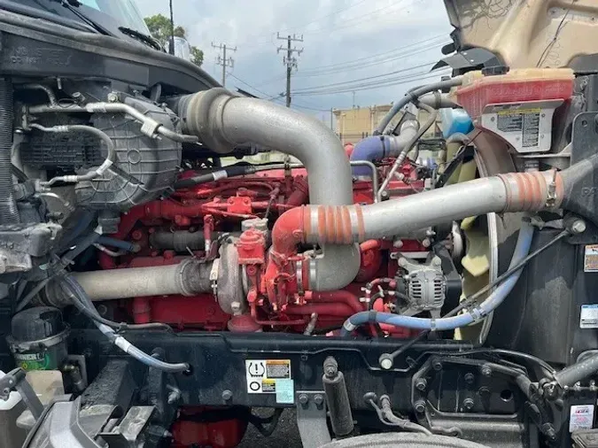2023 Kenworth W990