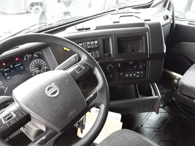 2020 VOLVO VNR64T-640