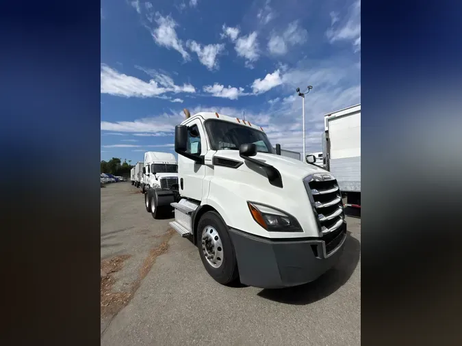 2019 FREIGHTLINER/MERCEDES NEW CASCADIA 116ed8e56533c20fd2111b9fab9c1d2ae2a