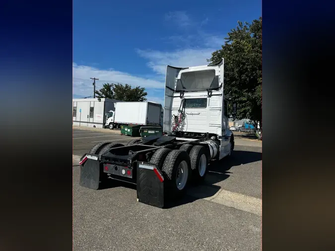 2018 VOLVO VNL64T-300