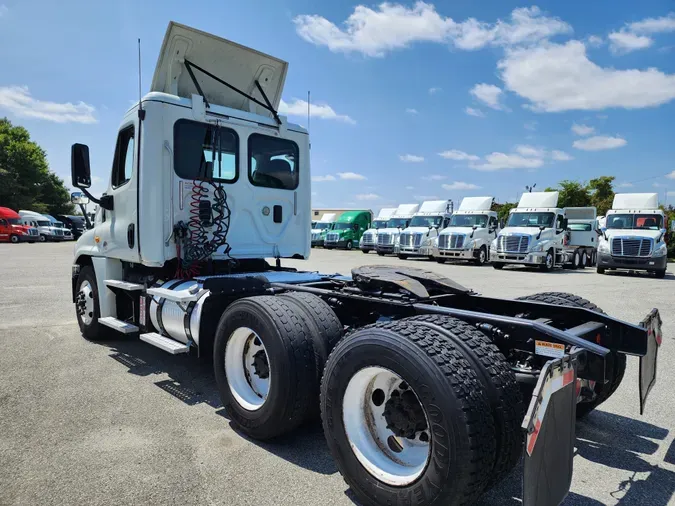 2017 FREIGHTLINER/MERCEDES CASCADIA 125