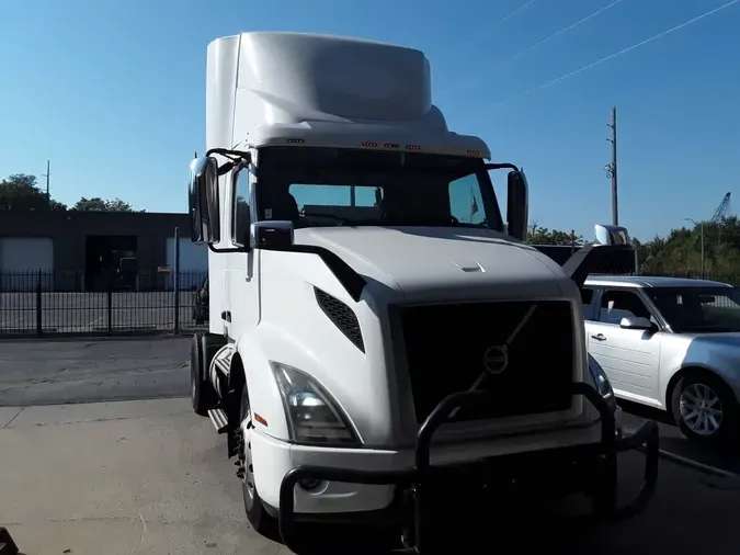 2019 VOLVO VNR42T 300