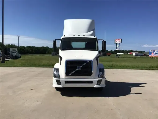 2014 VOLVO VNL300
