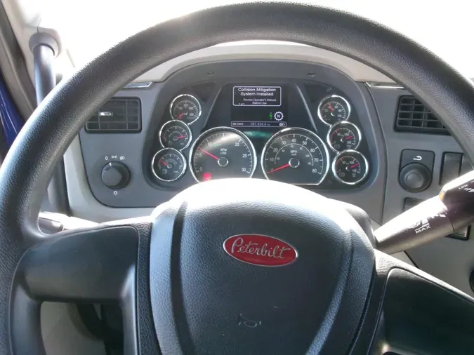 2022 Peterbilt 579ed988f1896ca00952d3206664c0770fb