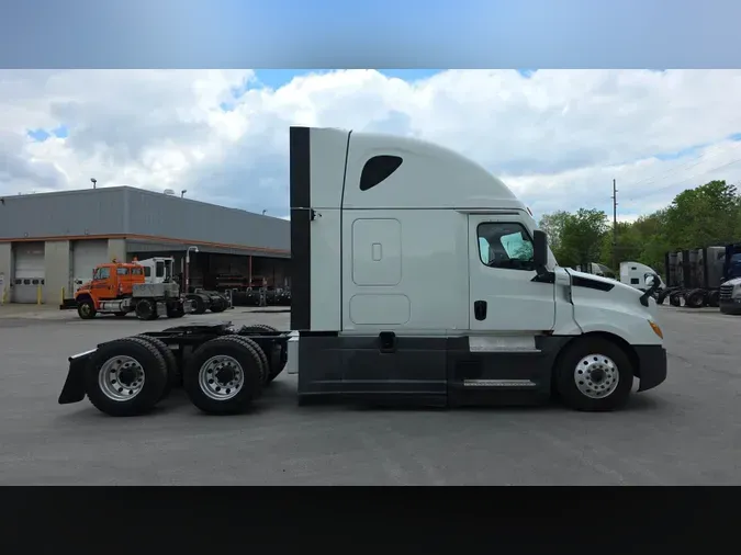 2021 Freightliner Cascadia 126