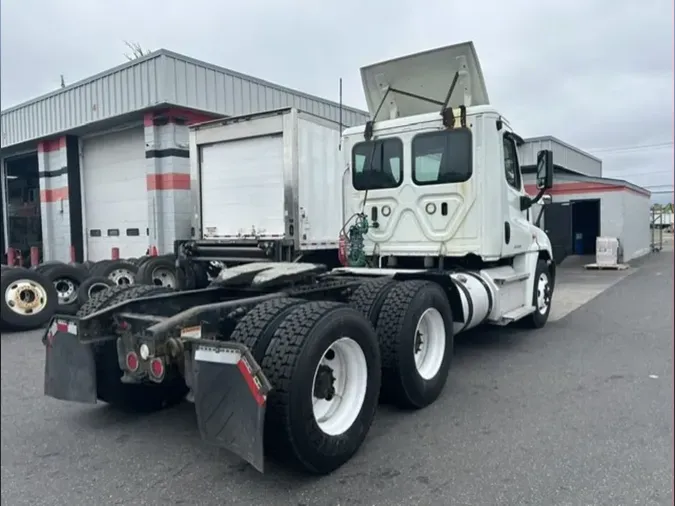 2019 FREIGHTLINER/MERCEDES CASCADIA 125