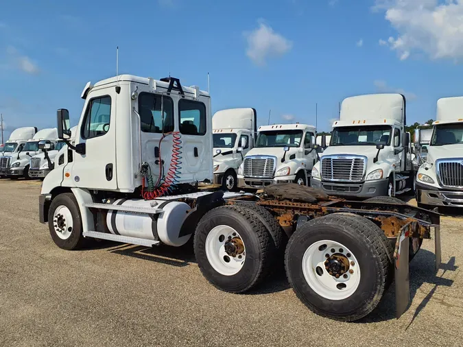 2016 FREIGHTLINER/MERCEDES CASCADIA 113