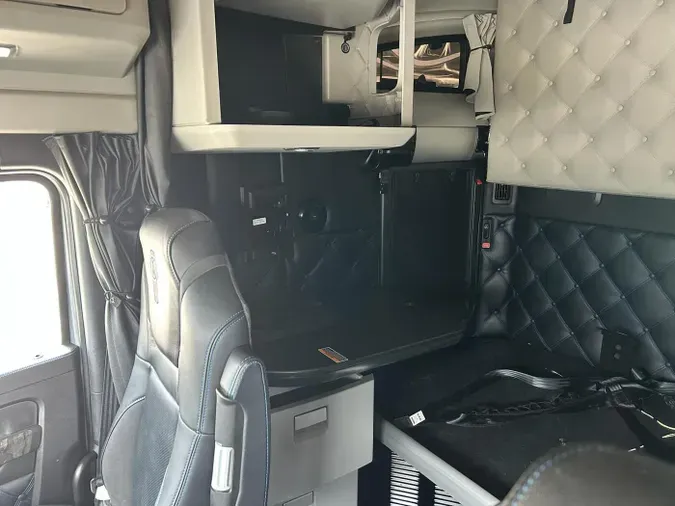 2024 Kenworth W990