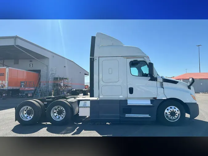 2021 Freightliner Cascadia 126