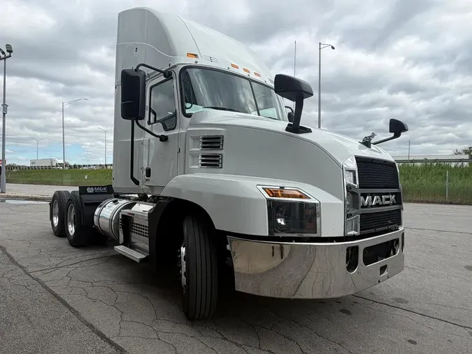 2021 MACK AN64T