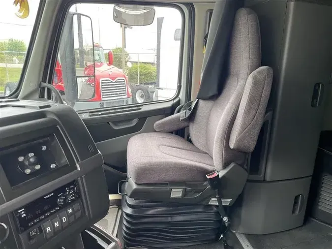 2020 VOLVO VNL760