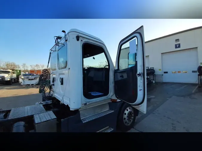 2019 Freightliner Cascadia 126