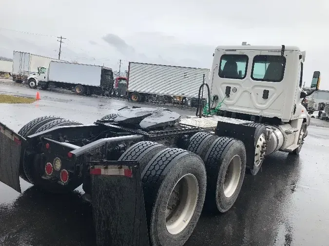 2017 Freightliner X12584ST