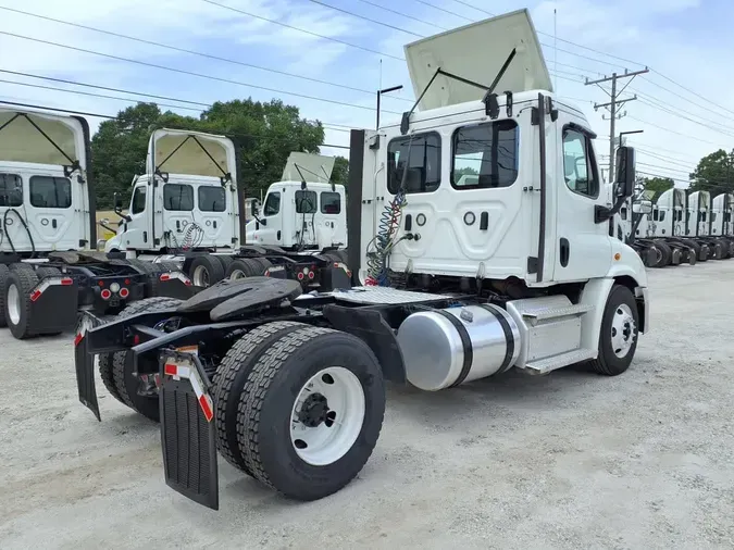 2020 FREIGHTLINER/MERCEDES CASCADIA 113edb0a7c1e936f6e71acedfcc31cfbac3