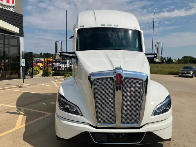 2025 Kenworth T680