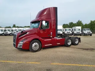 2019 VOLVO VNL64T-300