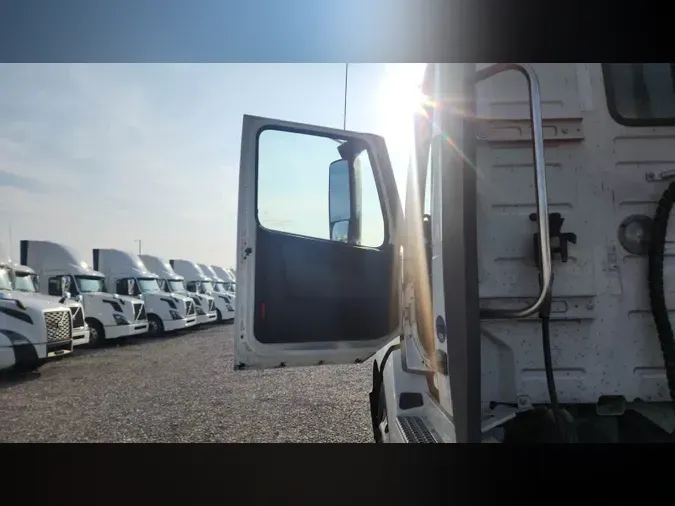 2019 Volvo VNL300