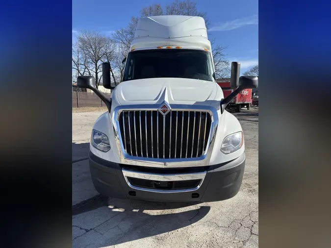 2022 International LT625